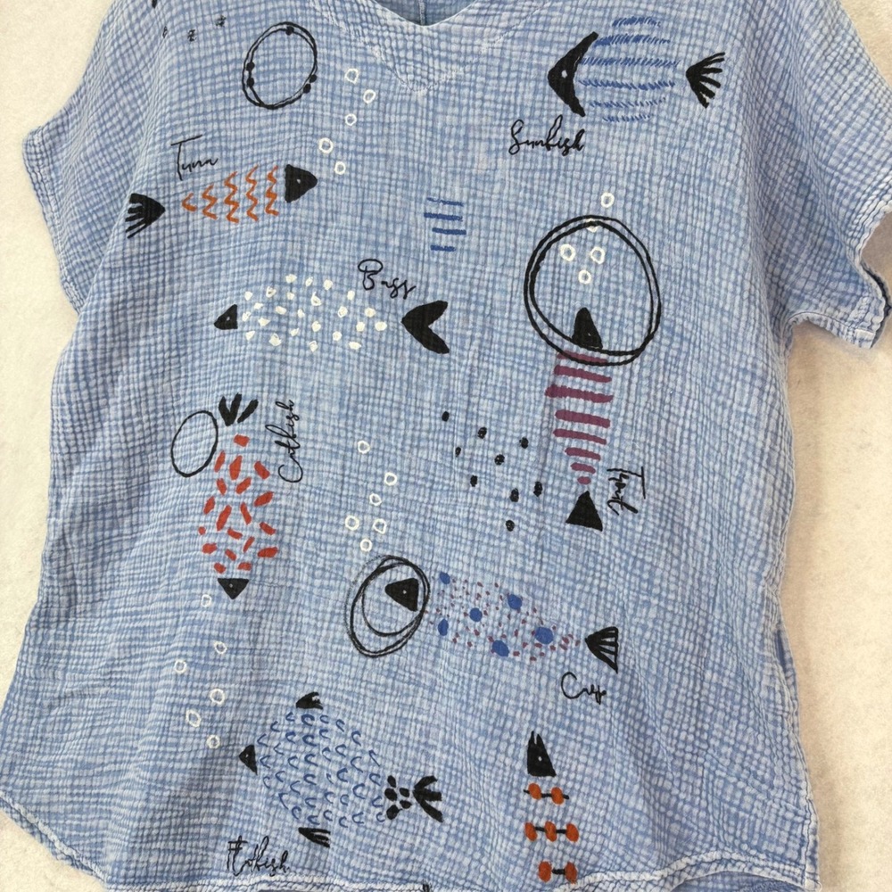 Jess & Jane Fish Print Gauze V-Neck Top Blue Women L Coastal Art to Wear Beach - Picture 3 of 5